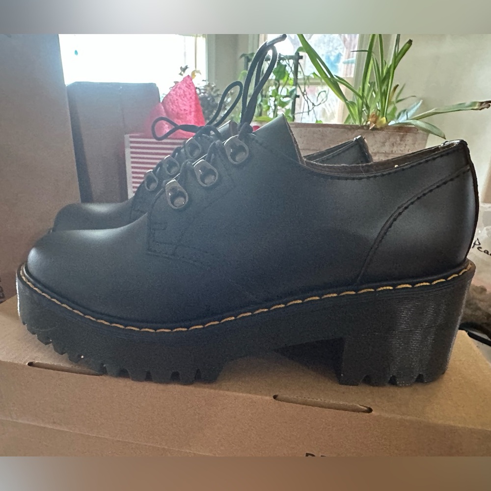 Dr Doc Martens Leona Lug Sole Platform Derby Shoes